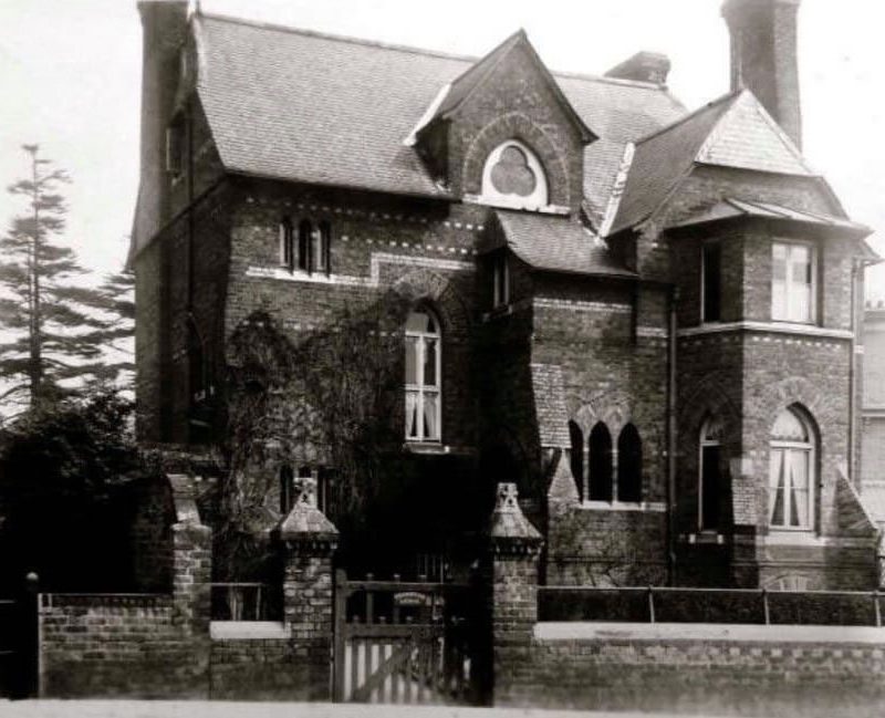 thornton-lodge-strawberry-hill